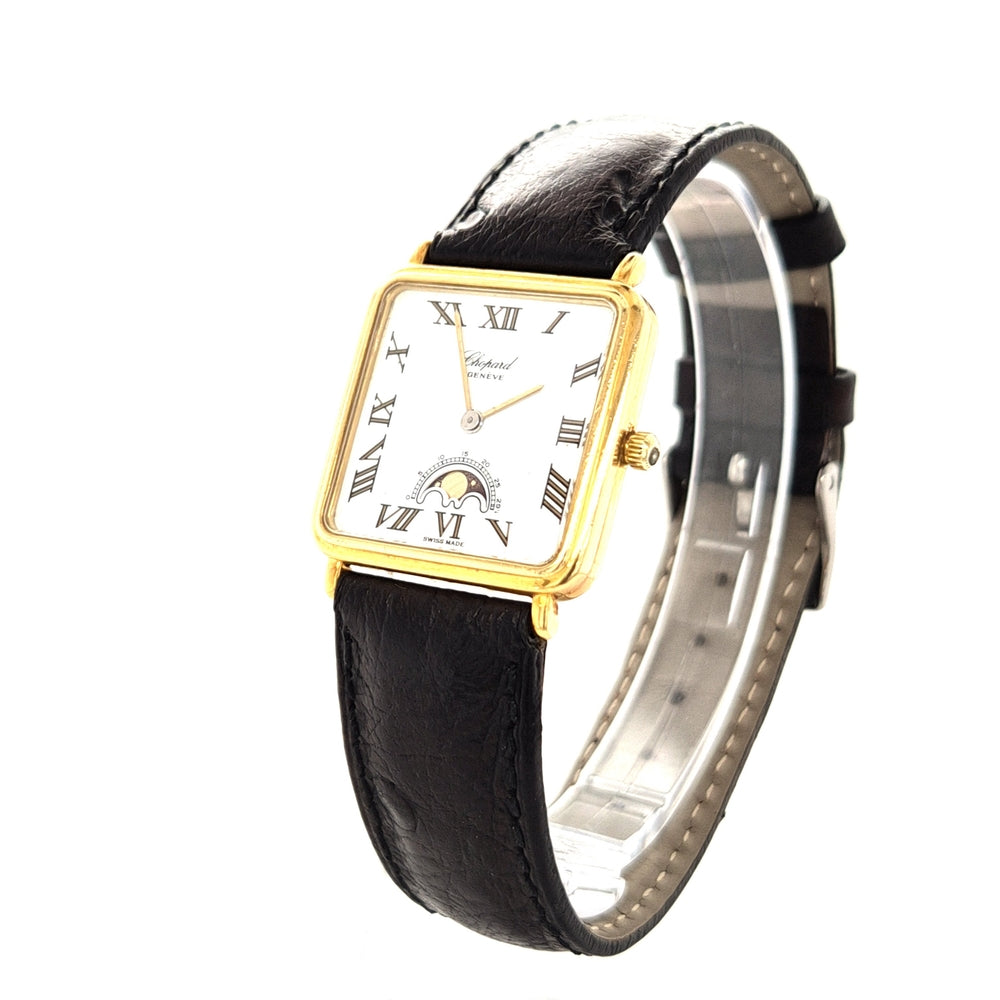 damenuhr-chopard-gebraucht-schraeg-stehend-mondphase-lederband-weißes-Zifferblatt