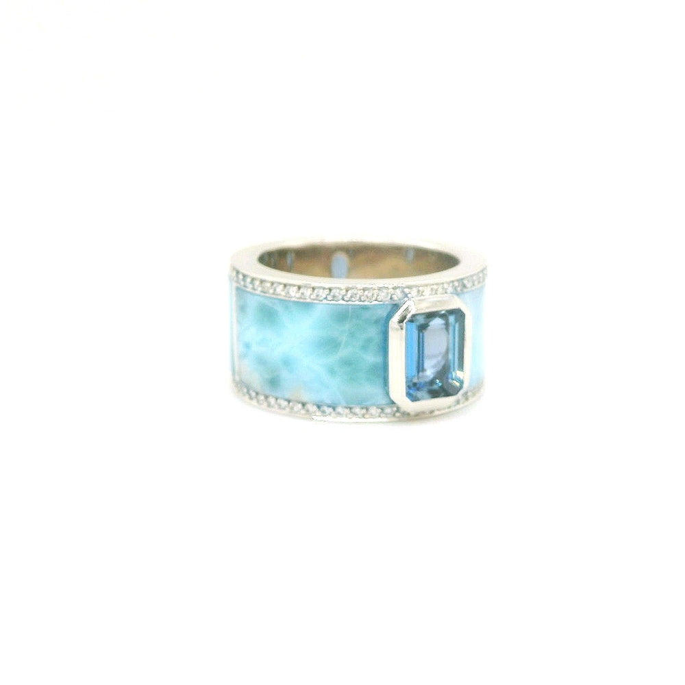 ring-liegend--schraeg-larimar-hellblau-Edelstein-aquamarin-weissgold-brillanten-juwelier-risch