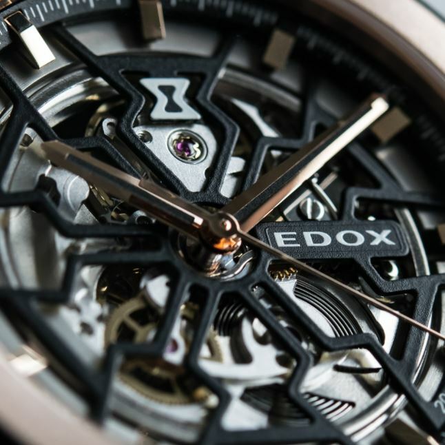 EDOX Uhr Delfin Nahaufnahme von skelettiertem Zifferblatt mit der Referenz 85303-357RN-NRN
