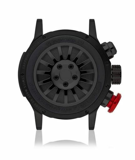 Bodenansicht der Uhr mit schwarzem Speichenrad in PVD
schwarze EDOX Uhr mit schwarzem Kautschukband, Drücker für Stoppfunktion und Uhrstellung auf linker Seite der Uhr. Schwarzes Carbonzifferblatt.
Uhrreferenz: 10302-37N-NIN