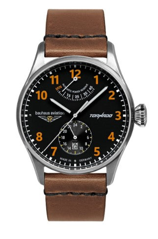 bauhaus-aviation-uhr-gangreserve-schwarzes-zifferblatt-orange-arabische-zahlen-juwelier-risch