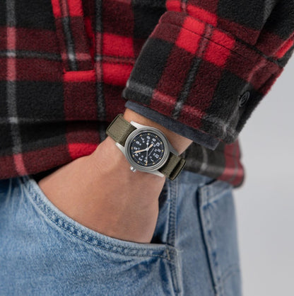 H69399930-hamilton-uhr-handaufzug-36mm-natoband-schwarzes-zbl-am-arm-juwelier-risch