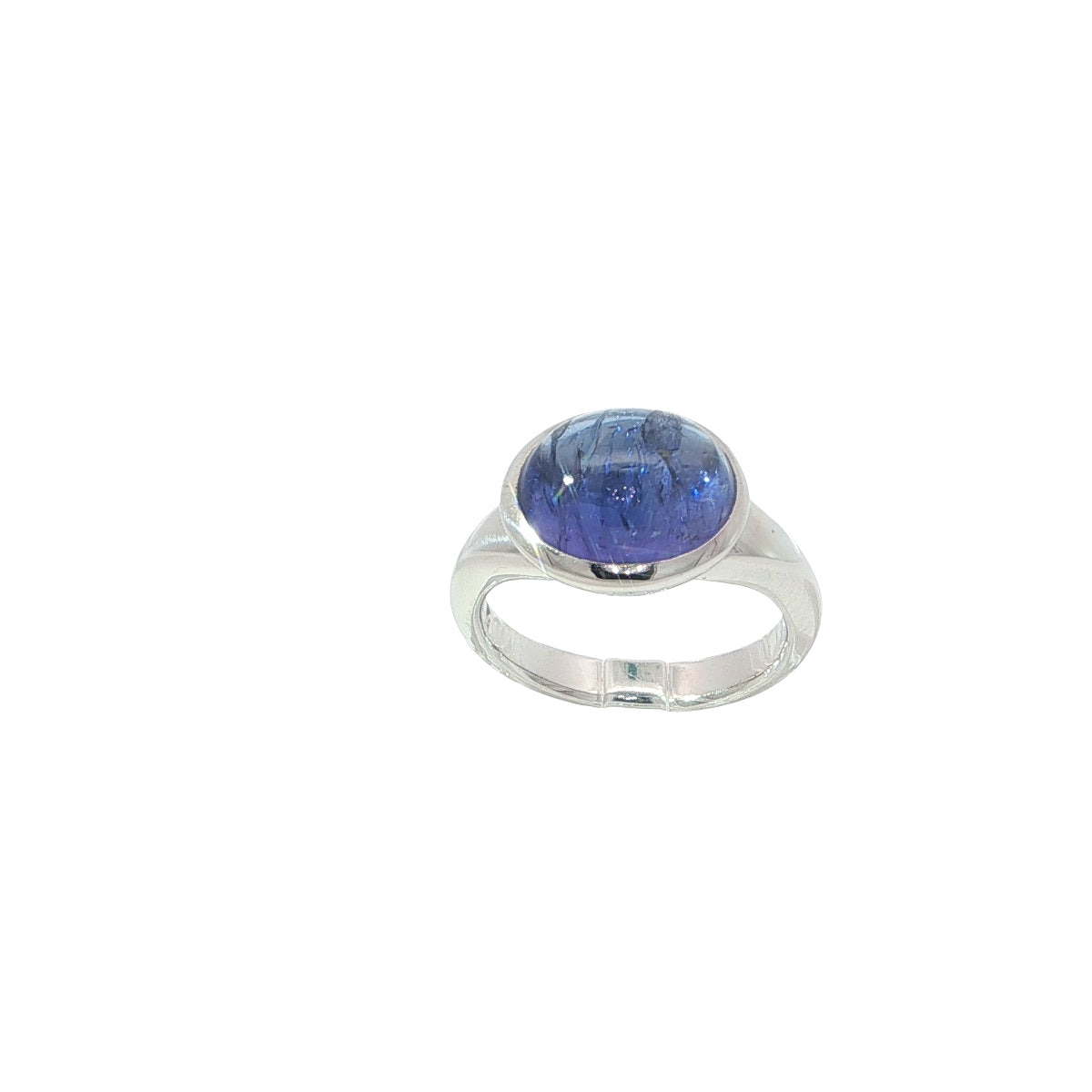Ring-tansanit-blauviolett-Cabouchon-auf-ringschiene-weissgold-juwelier-risch