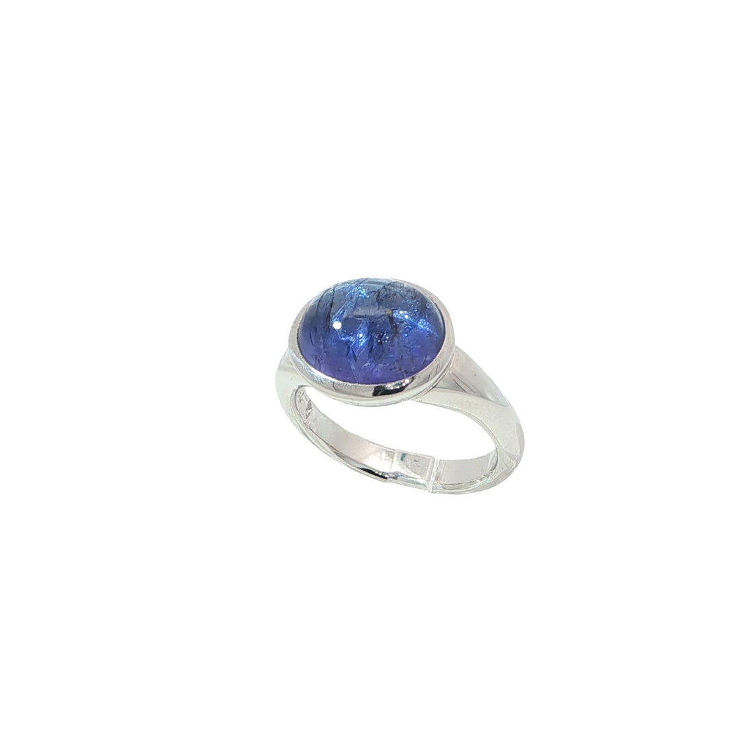 Ring-tansanit-blauviolett-Cabouchon-auf-ringschiene-weissgold-juwelier-risch