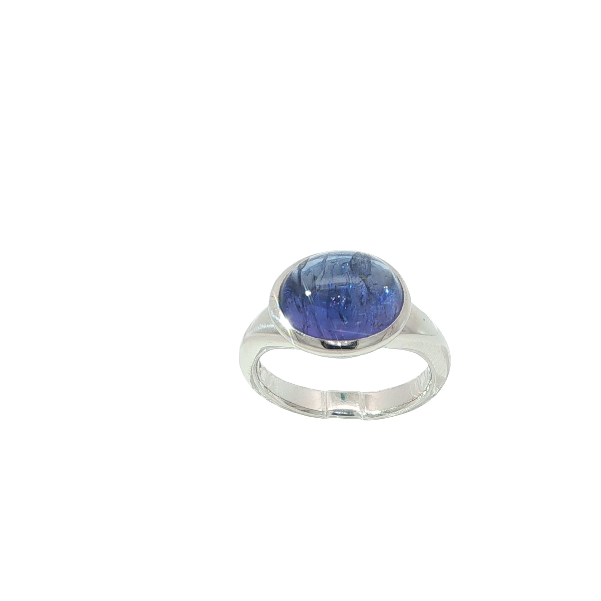 Ring-tansanit-blauviolett-Cabouchon-auf-ringschiene-weissgold-juwelier-risch