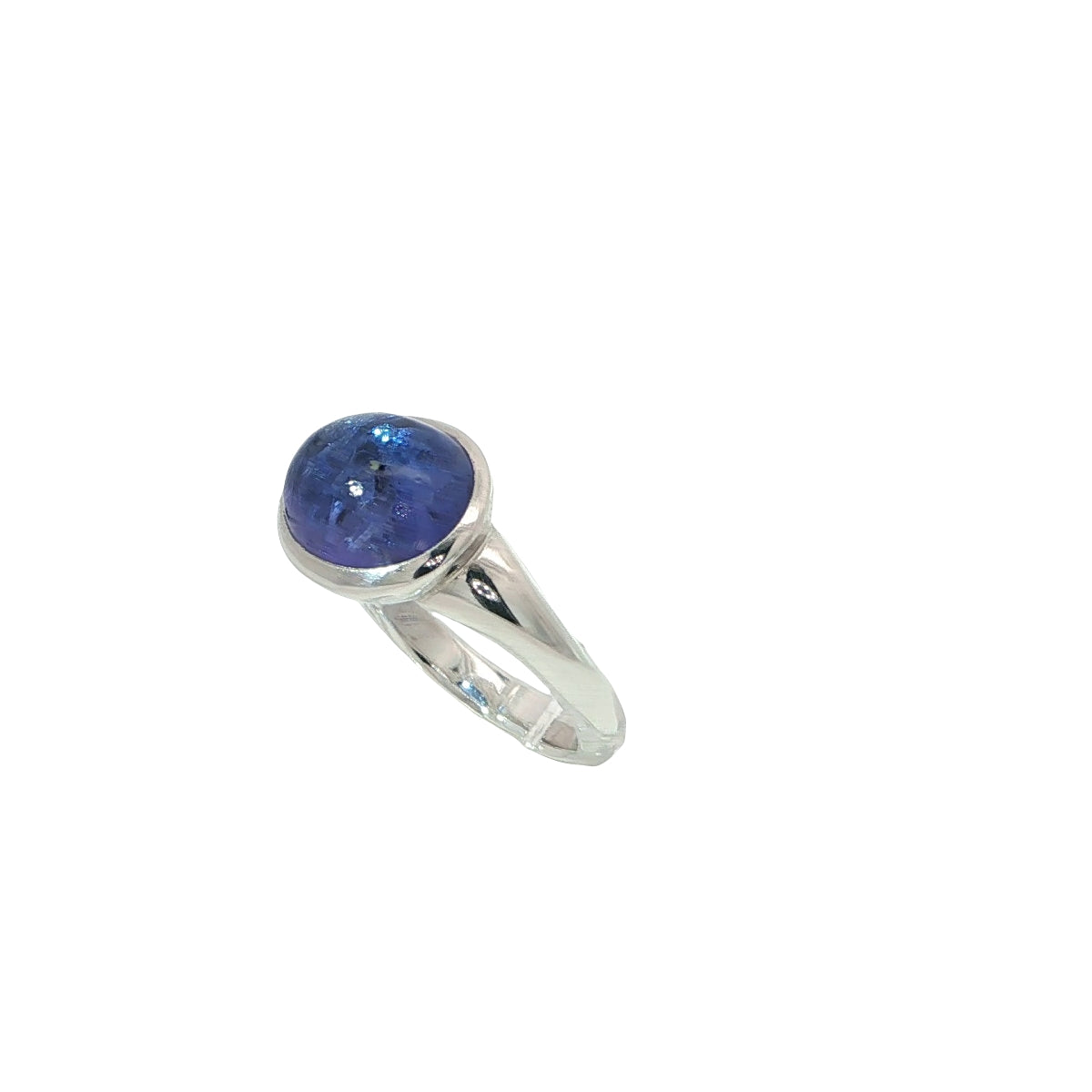 Ring-tansanit-blauviolett-Cabouchon-auf-ringschiene-weissgold-juwelier-risch