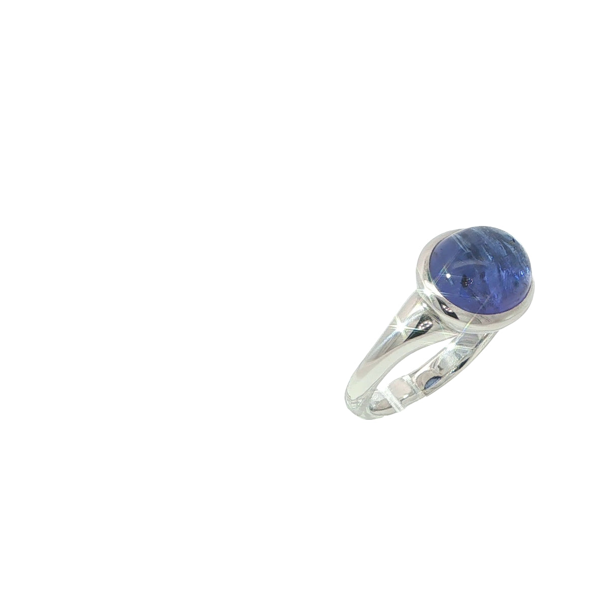 Ring-tansanit-blauviolett-Cabouchon-auf-ringschiene-weissgold-juwelier-risch