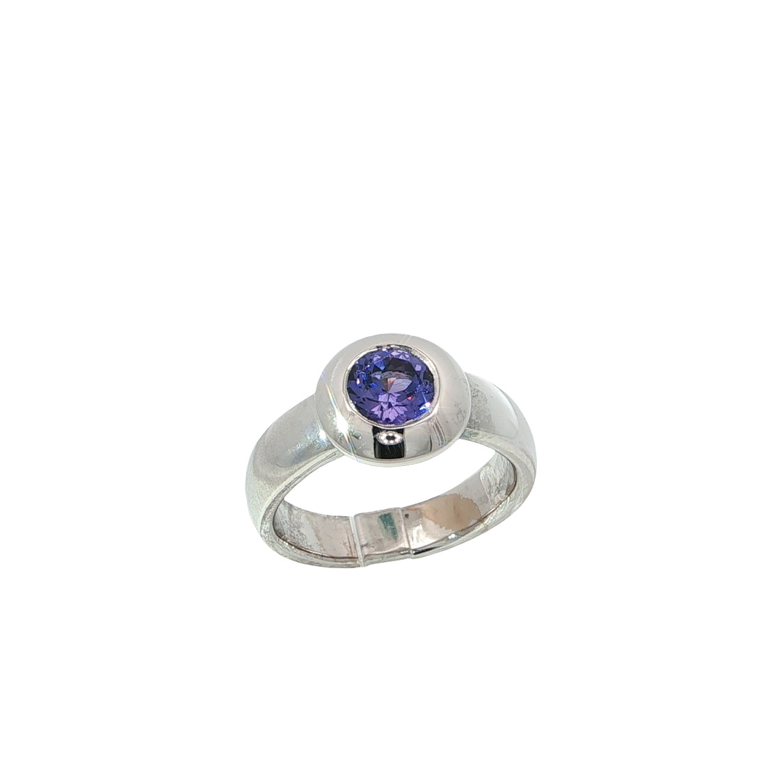 Ring-tansanit-blauviolett-brillantschliff-auf-ringschiene-weissgold-juwelier-risch