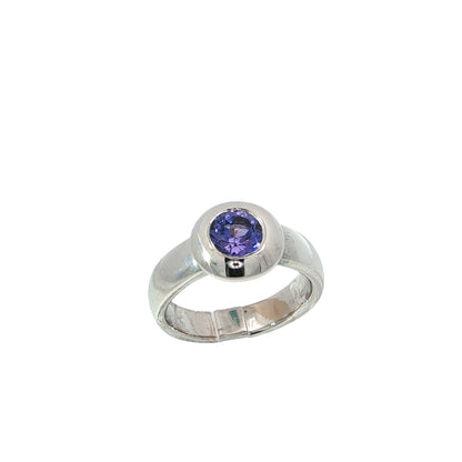 Ring-tansanit-blauviolett-brillantschliff-auf-ringschiene-weissgold-juwelier-risch