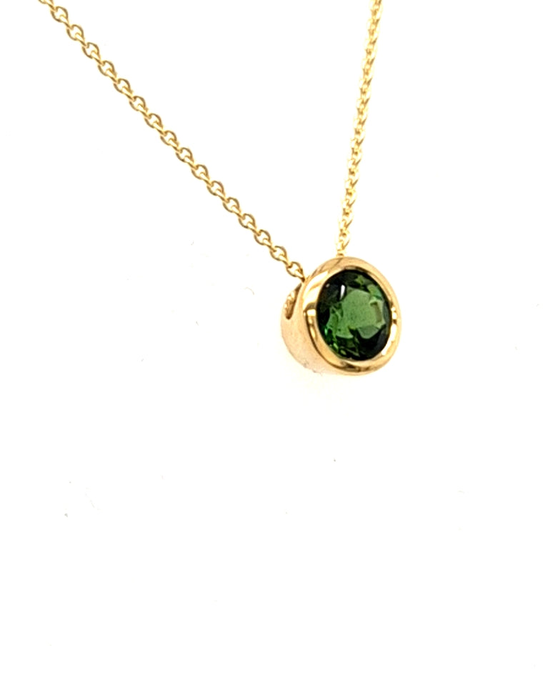 anhaenger-gruener-mIttelstein-turmalin-gelbgold-juwelier-risch
