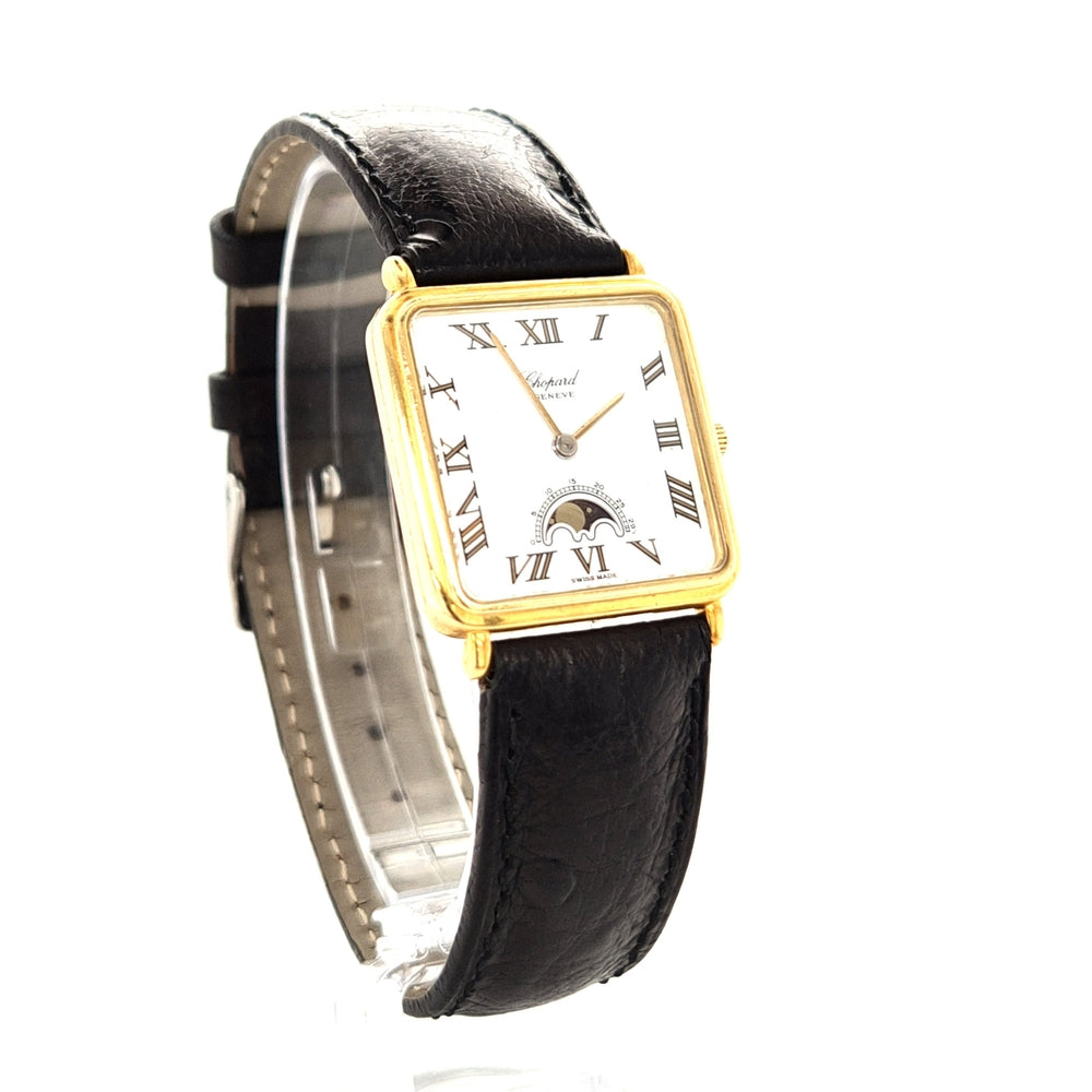 damenuhr-chopard-gebraucht-schraeg-stehend-mondphase-lederband-weißes-Zifferblatt