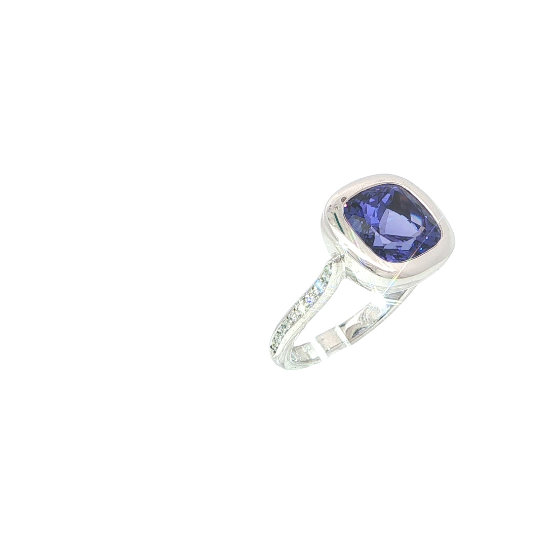 cocktailring-tansanit-blauviolett-brillantfaden-auf-ringschiene-juwelier-risch
